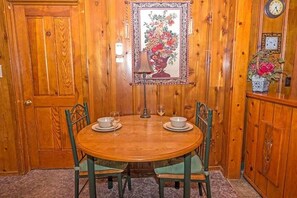 Cabin, 1 Bedroom | Dining
