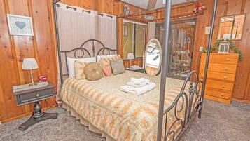 Cabin, 1 Bedroom | 1 bedroom, free WiFi, bed sheets