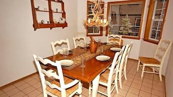 House, 3 Bedrooms | Dining