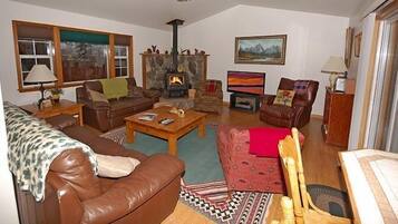 House, 3 Bedrooms | Ruang tamu | TV Pintar, pemain DVD