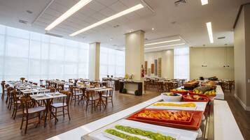 Daily full breakfast (BRL 49.00 per person)