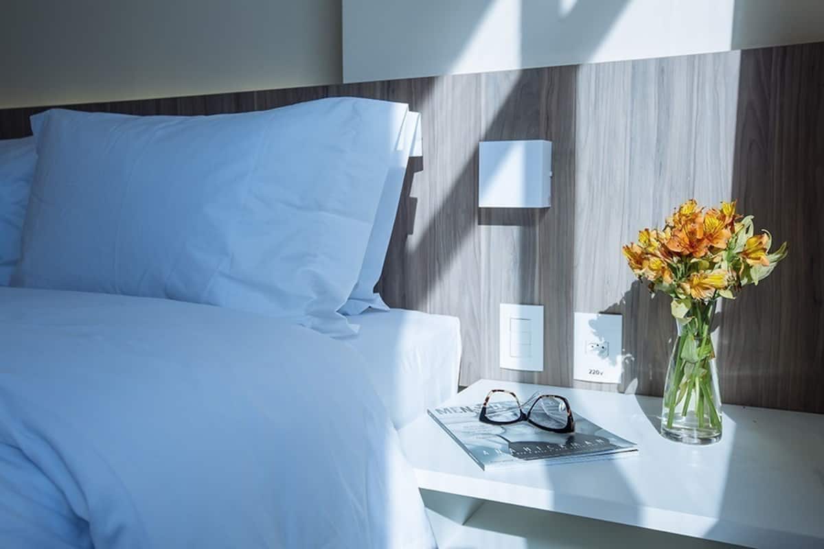 Minibar, coffres-forts dans les chambres, bureau, rideaux occultants