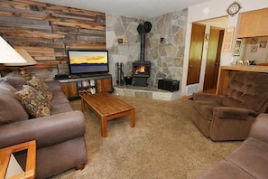 Condo, 2 Bedrooms | Living room