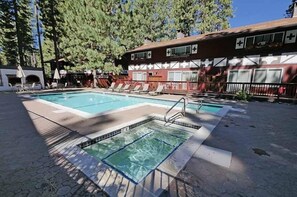 Condo, 2 habitaciones | Alberca | Alberca al aire libre