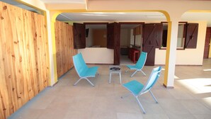 Dekla E1 | Terrace/patio - Résidence Jochryste (Saint-François)