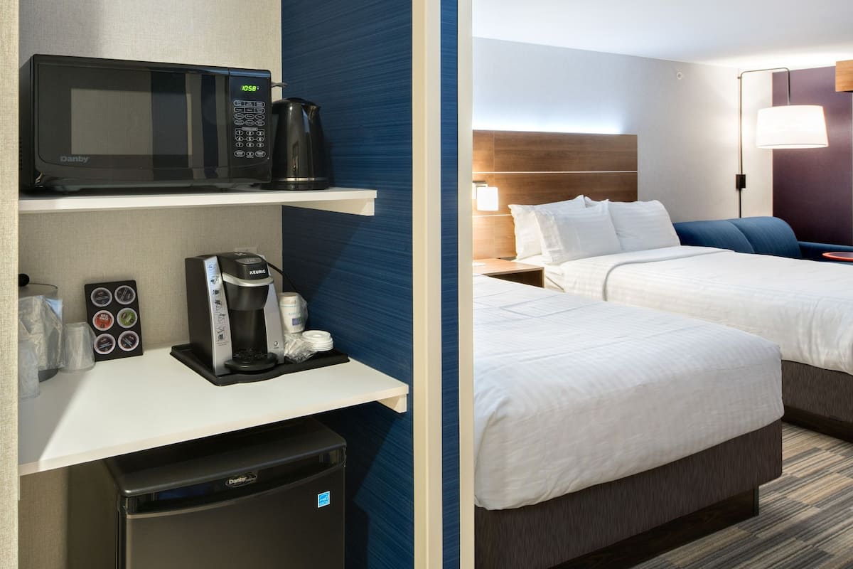 1 bedroom, premium bedding, in-room safe, desk