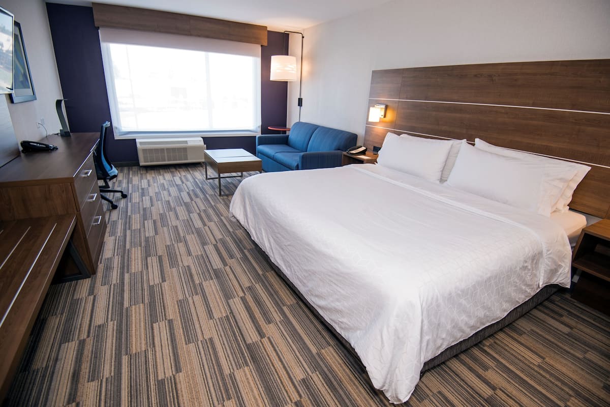 Suite, 1 très grand lit et 1 canapé-lit | Literie de qualité, coffre-fort, bureau, rideaux d’obscurcissement