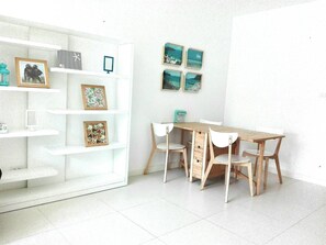 The Seacraze C209 | Essbereich im Zimmer
