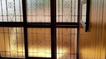 TelevisiĂłn de pantalla plana, chimenea