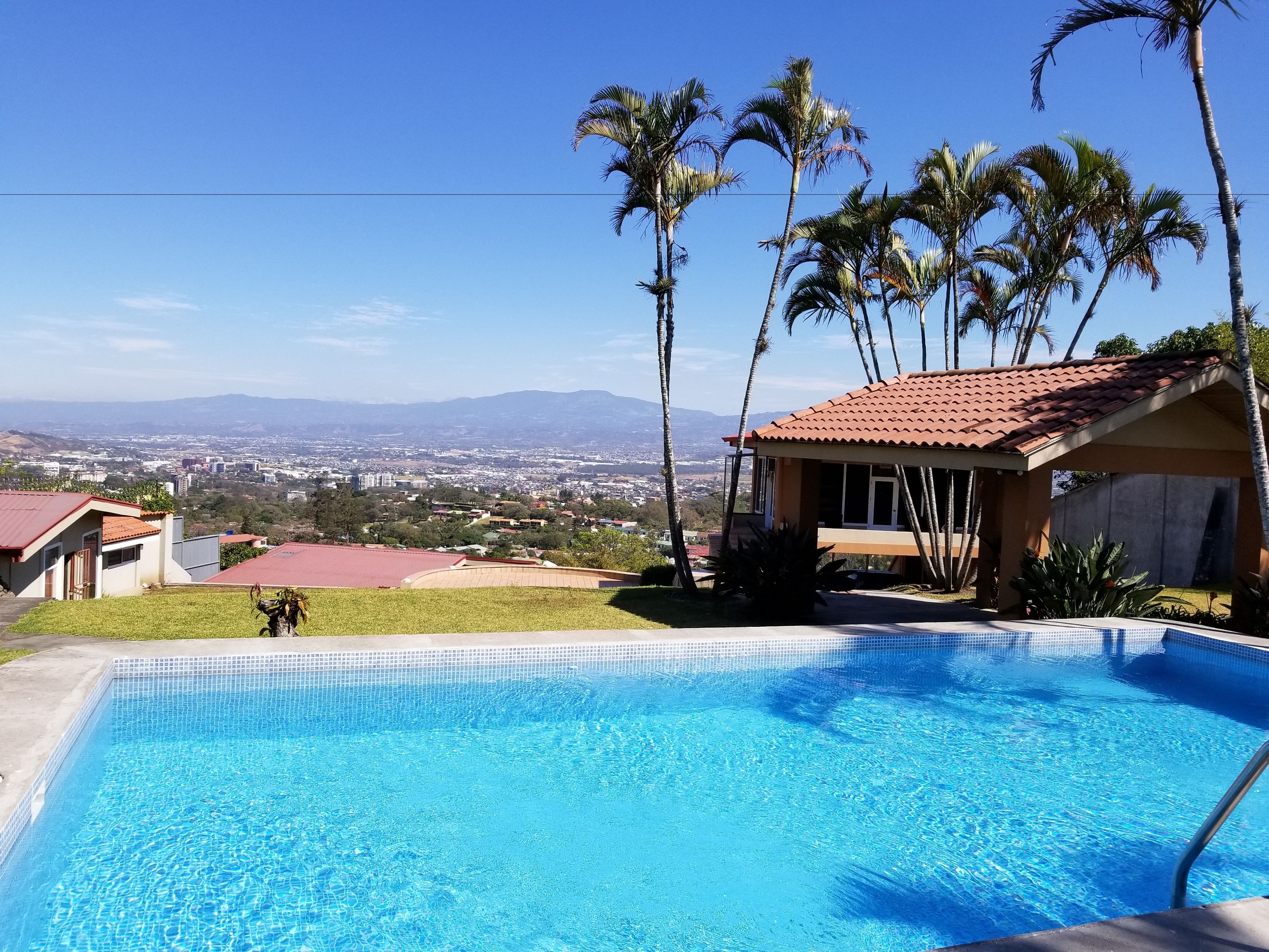 flat-screen tv, fireplace