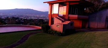 Luxury Studio Suite | Individually decorated, individually furnished, desk, laptop workspace