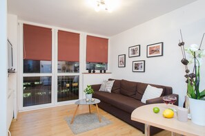 Apartment | Living room | Flat-screen TV