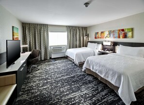 Hypo-allergenic bedding, in-room safe, desk, laptop workspace - Hilton Garden Inn Roslyn (Port Washington)