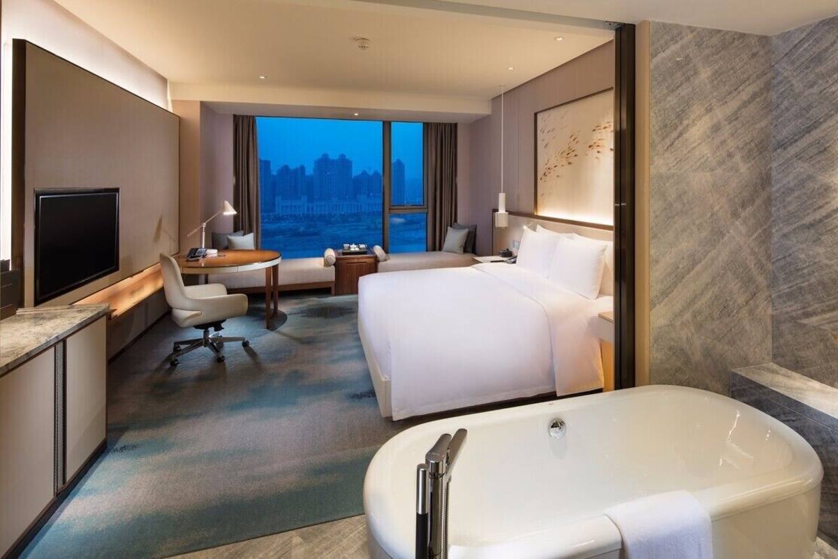 1 bedroom, premium bedding, minibar, in-room safe