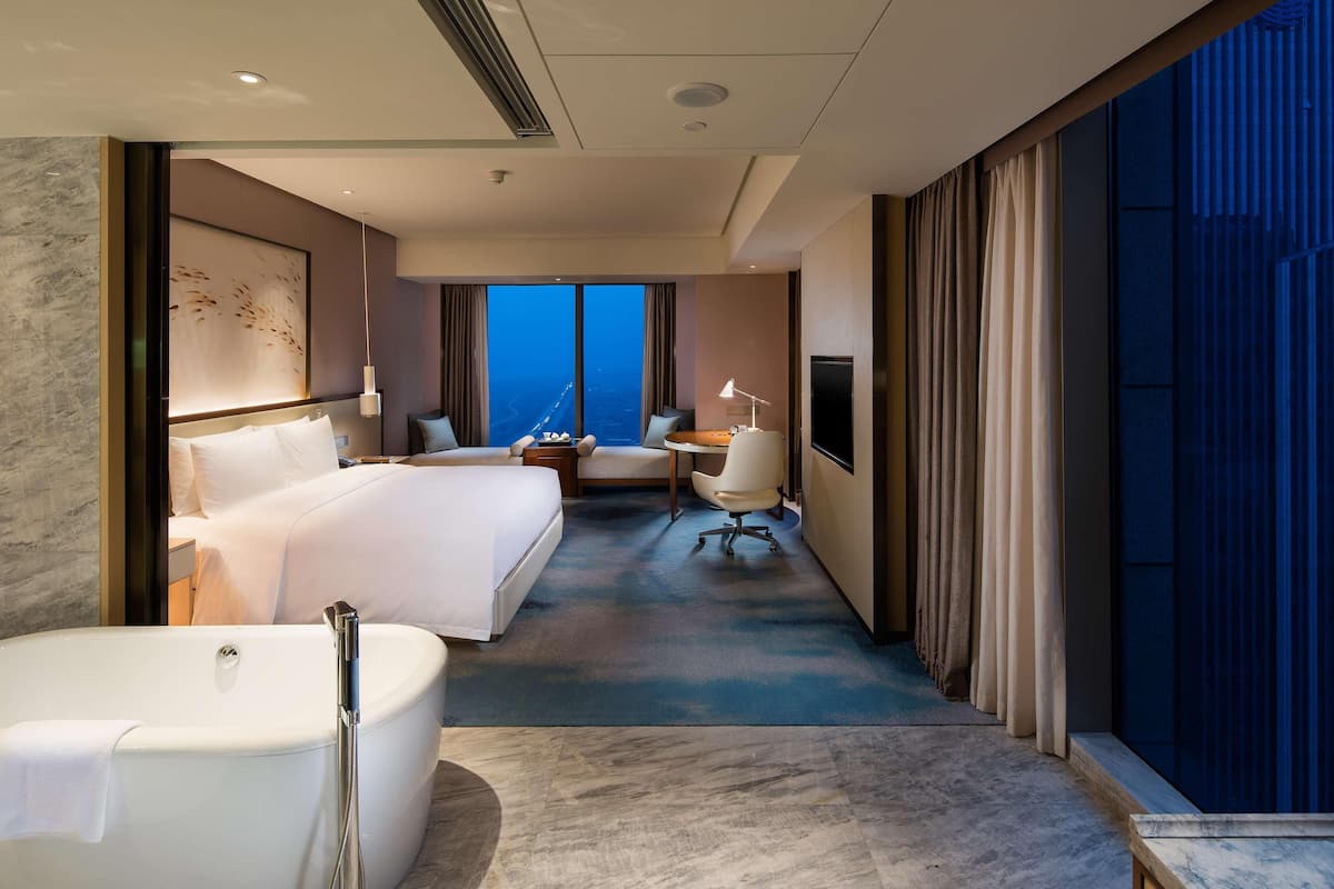 1 bedroom, premium bedding, minibar, in-room safe