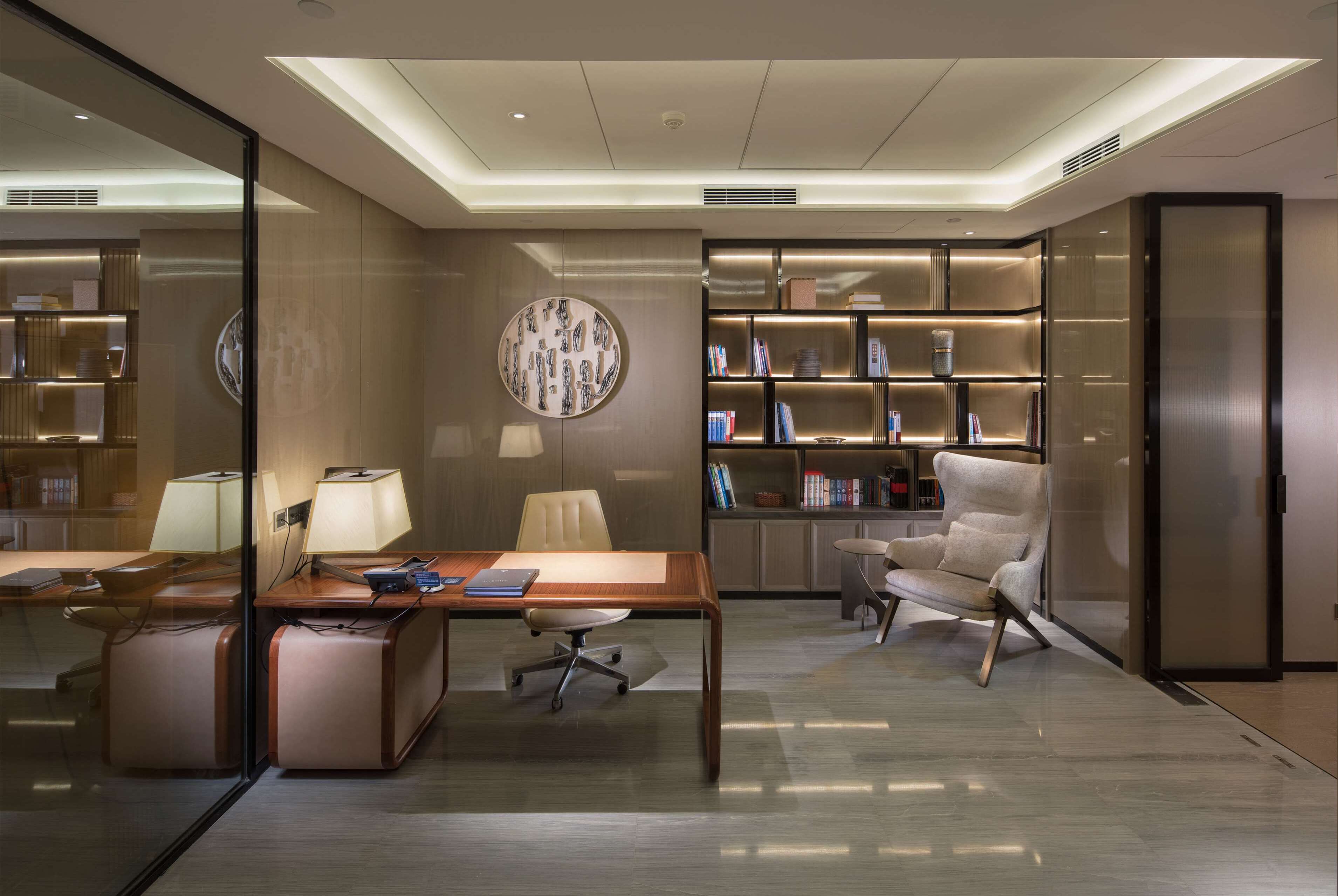 presidential suite, 1 king bed, non smoking | premium bedding, minibar, in-room safe, desk