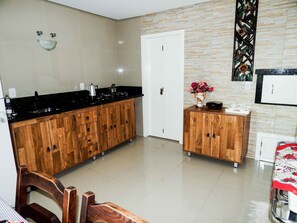 Traditional House, 3 Bedrooms | Private kitchen | Fridge, microwave, oven, stovetop