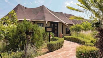 1 bedroom, Frette Italian sheets, premium bedding, pillowtop beds