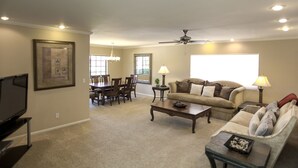 Living area - Avalon - 4 Bedroom Home - Scottsdale (Scottsdale)