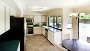Private kitchen - Avalon - 4 Bedroom Home - Scottsdale (Scottsdale)