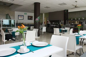 Food court - Chiapas Hotel Express (Tuxtla Gutierrez)