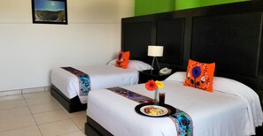 Habitación estándar, 2 camas dobles | Ropa de cama de alta calidad y edredones de plumas