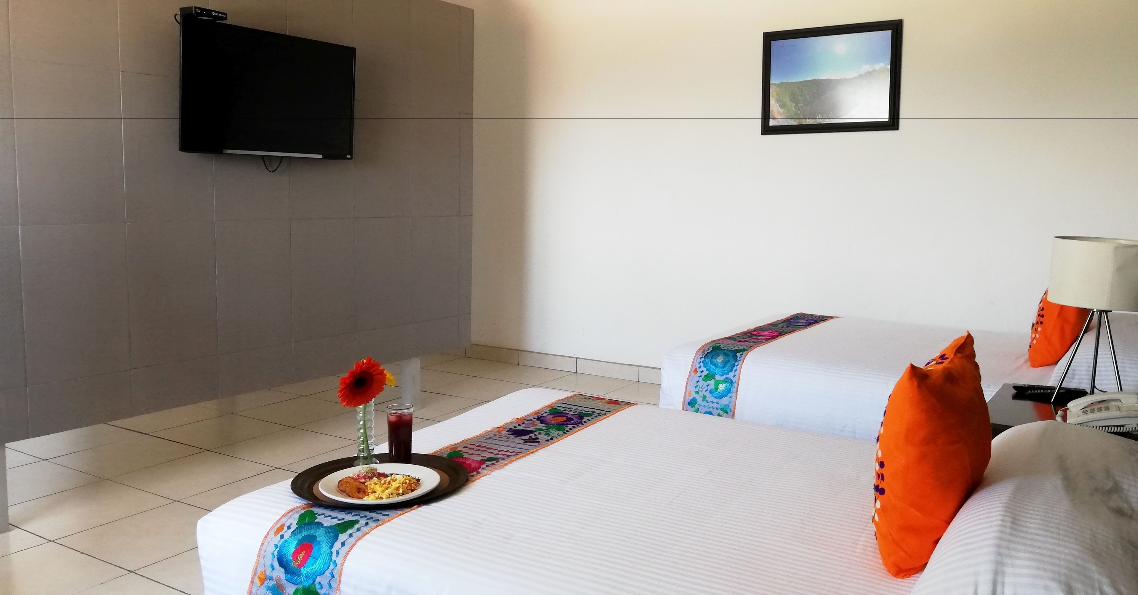 Habitación estándar, 2 camas matrimoniales | Ropa de cama de alta calidad, edredón y camas Tempur-Pedic 