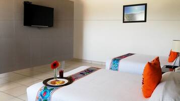 Habitación estándar, 2 camas matrimoniales | Ropa de cama de alta calidad, edredón y camas Tempur-Pedic