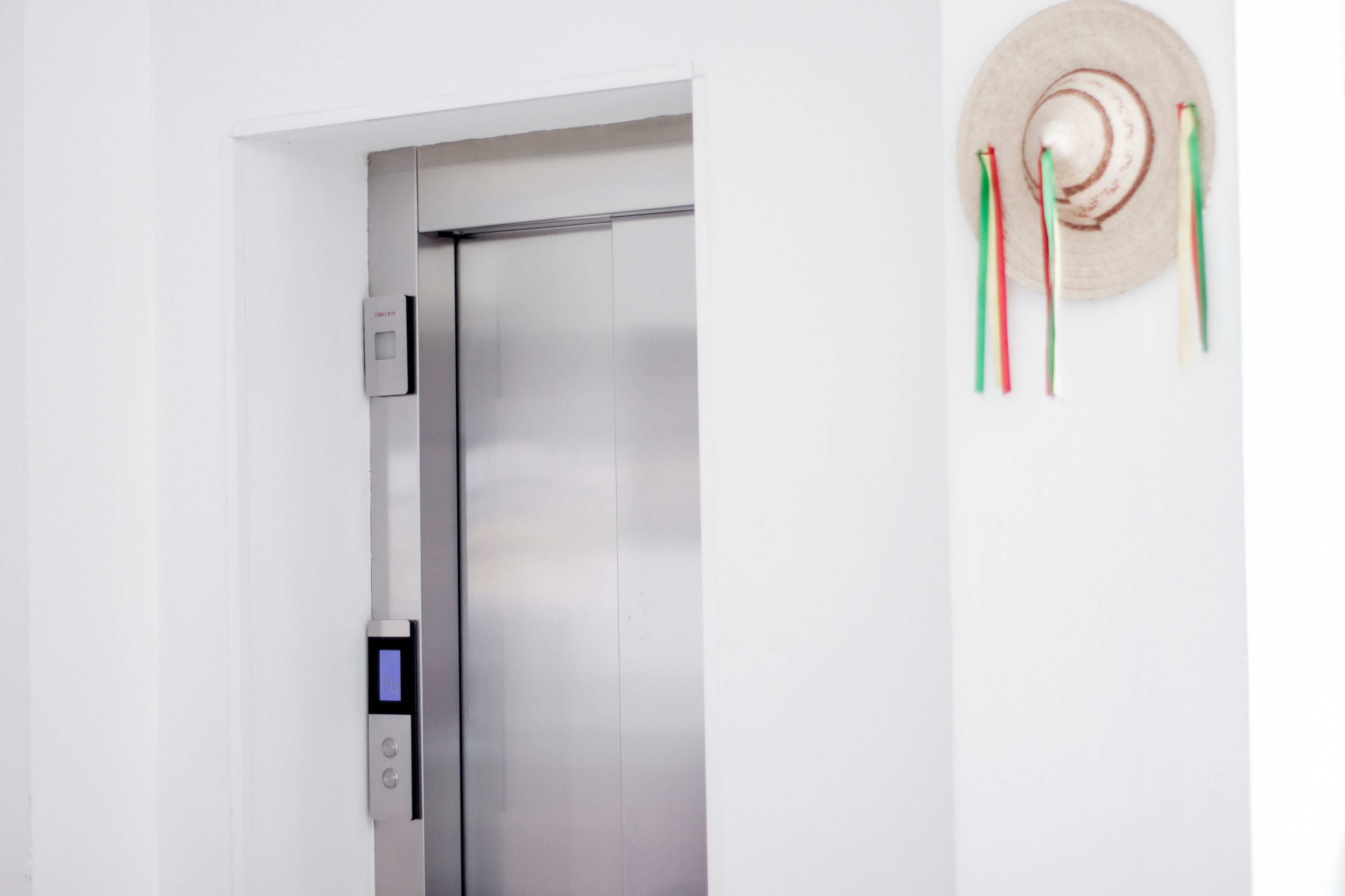 32-inch flat-screen tv with cable channels, tv, heated floors