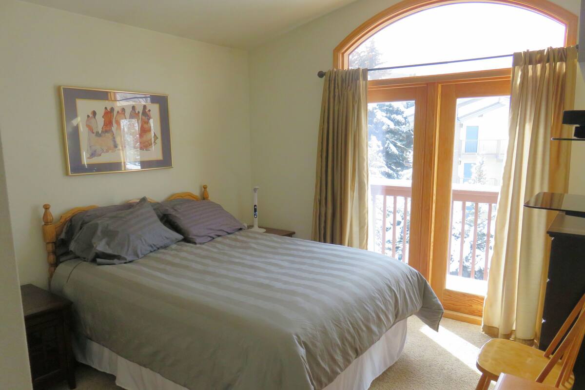 Romantic Queen Bedroom | 1 bedroom, Egyptian cotton sheets, premium bedding, down comforters