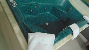 Suite, 1 Queen Bed, Hot Tub | Private pool