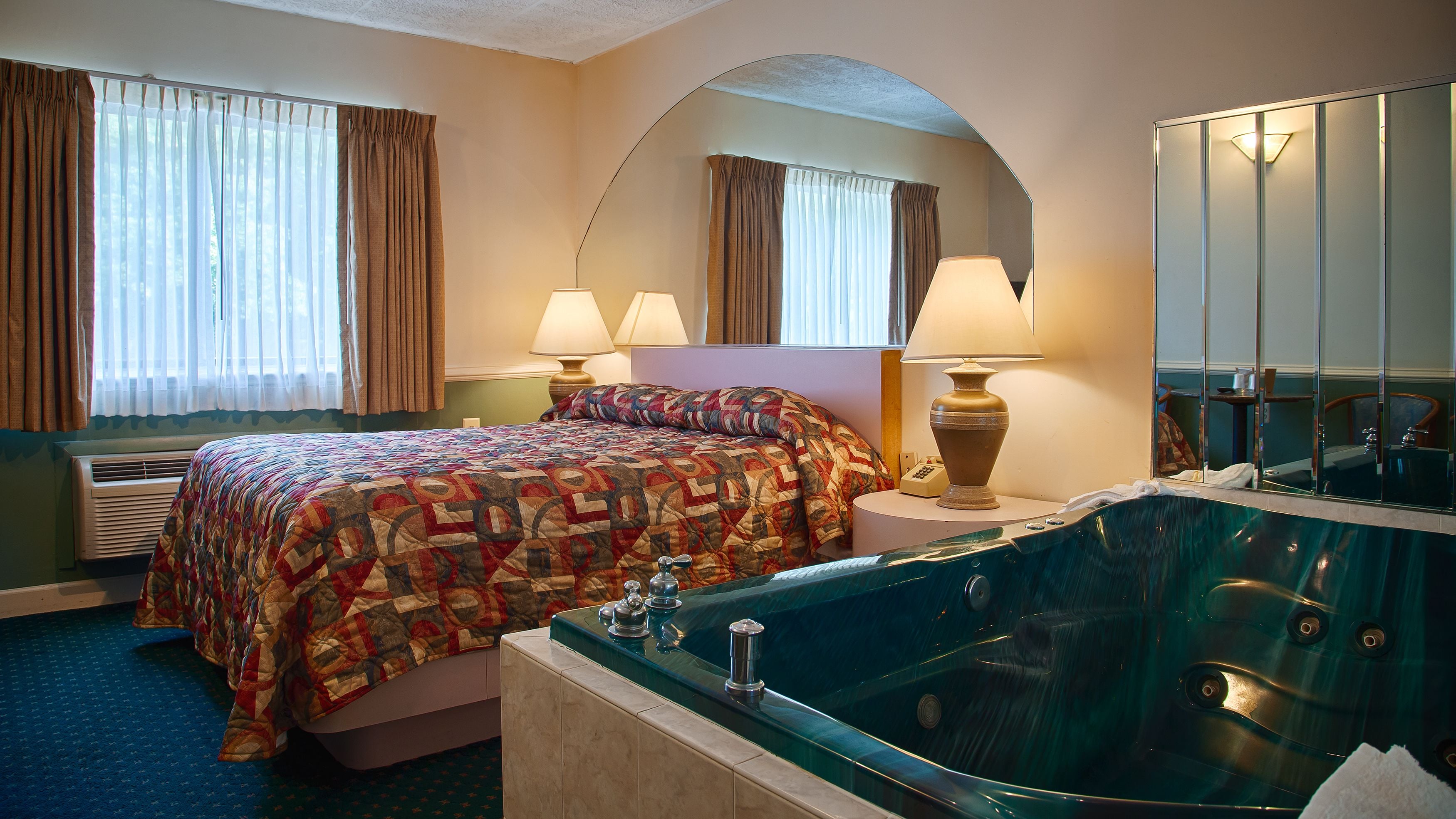 جناح - سرير كبير - بمغطس ساخن | مغطس بمضخات للمياه