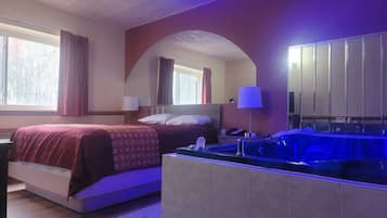 Suite, 1 Queen Bed, Hot Tub | Individually decorated, free WiFi, bed sheets