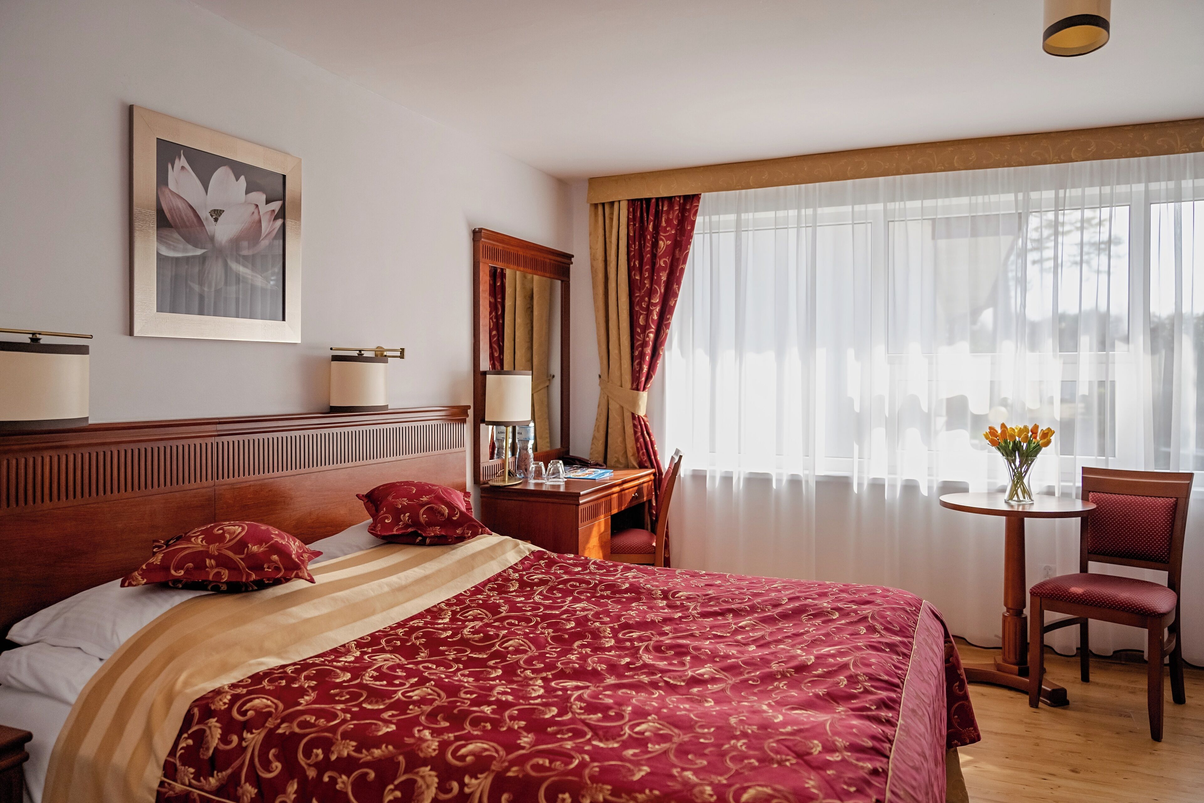 Familjebungalow - flera sängar (4 people, Air Conditioning) | Värdeförvaringsskåp på rummet, skrivbord och arbetsyta för laptop