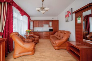 Apartment | In-room safe, desk, laptop workspace, cribs/infant beds - Aquapark Health Resort Panorama Morska (Postomino)