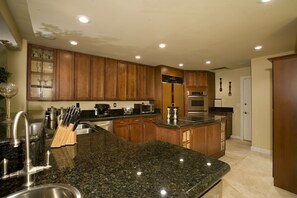 Traditional House, 5 Bedrooms, Kitchen, Poolside | Private kitchen | Fridge, microwave, oven, stovetop - McCormick Ranch Palm - 5 Bedroom Home (Scottsdale)