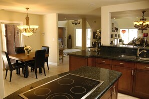 Breakfast area - McCormick Ranch Palm - 5 Bedroom Home (Scottsdale)