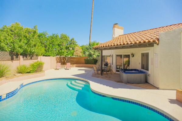 Kolam renang outdoor