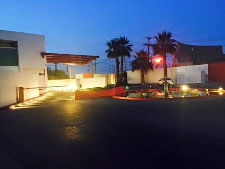 Exterior. Motel Kiss