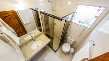 Dúplex Deluxe | Bany | Dutxa, bidet, tovalloles i paper higiènic