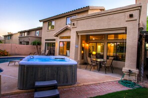 Outdoor pool - Chandler - 4 Bedroom Home - Chandler (Chandler)
