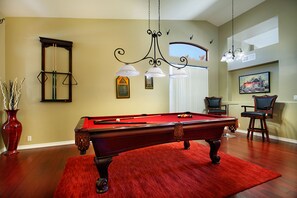 Standard House, 4 Bedrooms | 4 bedrooms, desk, iron/ironing board, free WiFi - Chandler - 4 Bedroom Home - Chandler (Chandler)