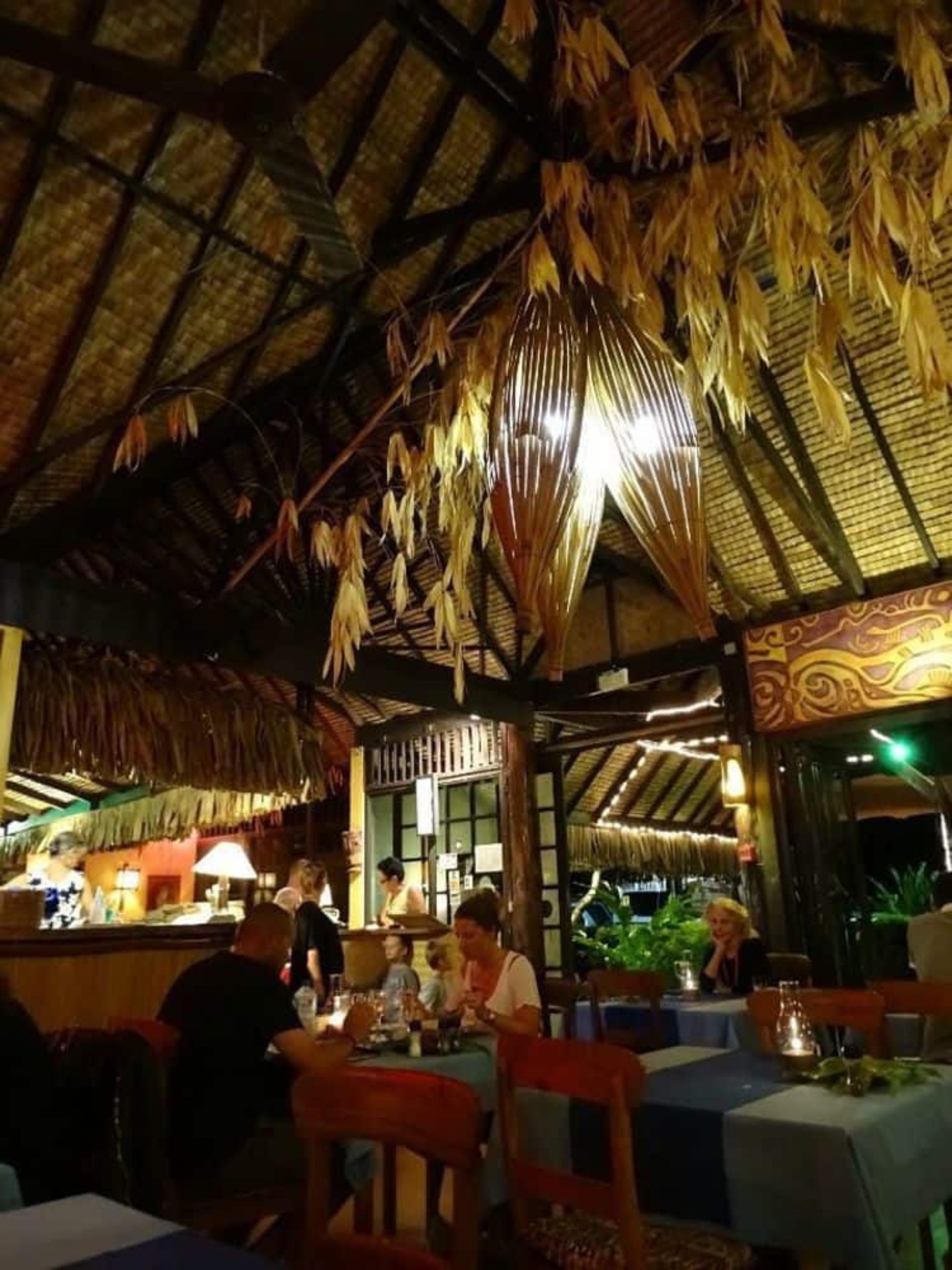 2 restaurants, breakfast served