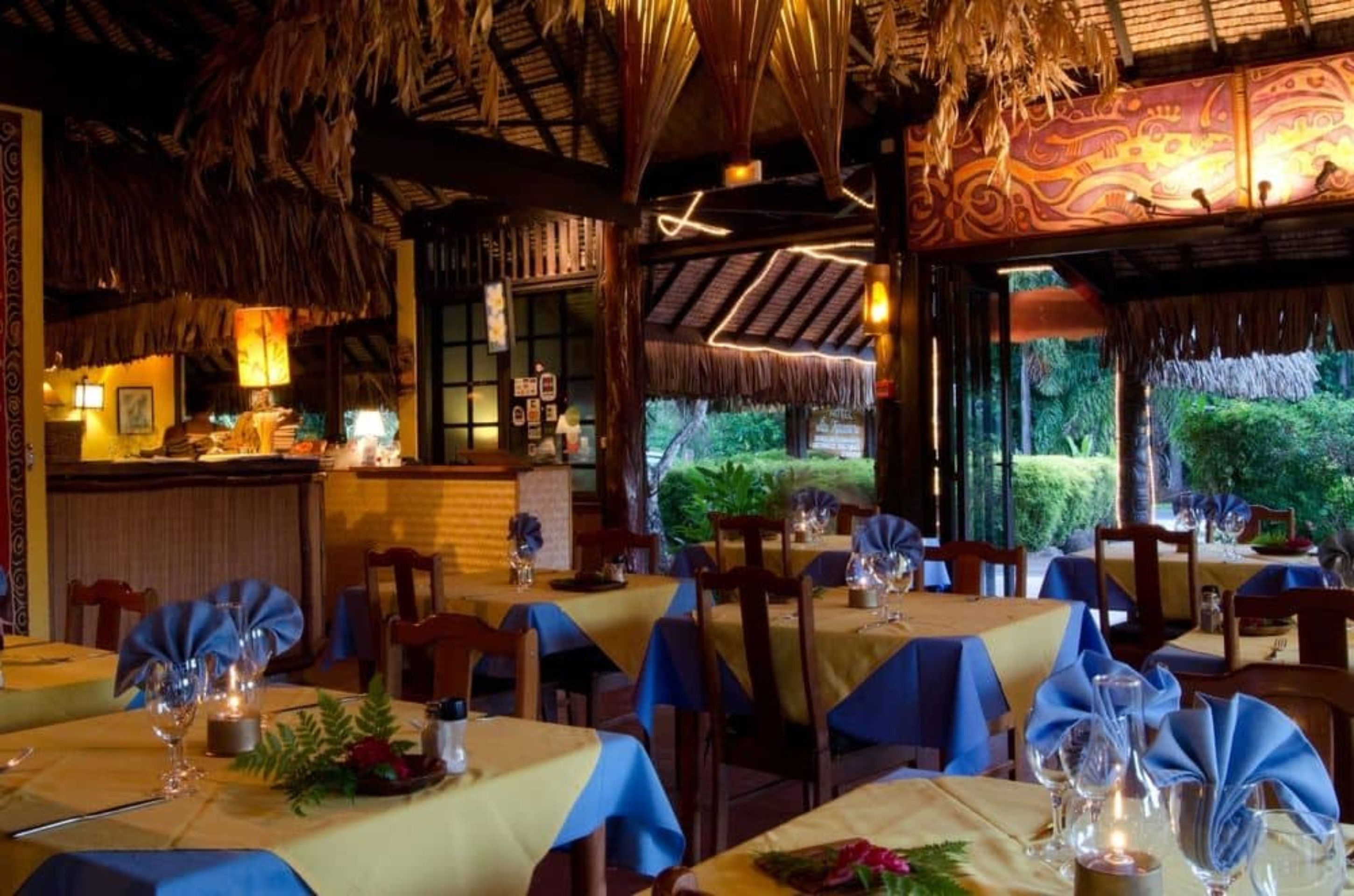 2 restaurants, breakfast served