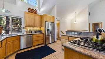 House, 4 Bedrooms | Dapur peribadi | Peti sejuk mini, ketuhar gelombang mikro, ketuhar, dapur