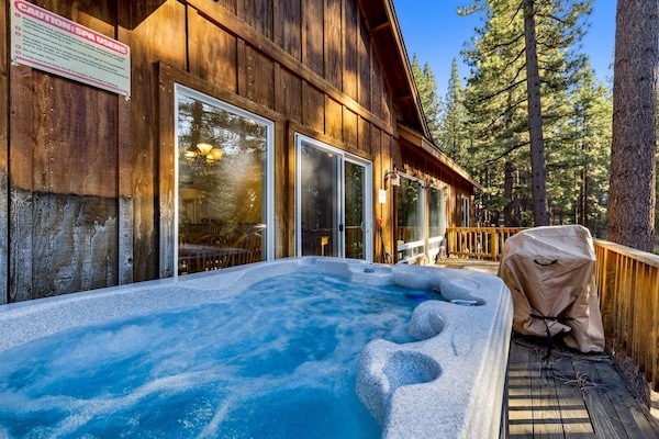 House, 4 Bedrooms | Outdoor spa tub