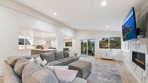 House, 3 Bedrooms | Living area | Fireplace, DVD player - 1928 Marconi  Way 3 Bedroom Home (South Lake Tahoe)