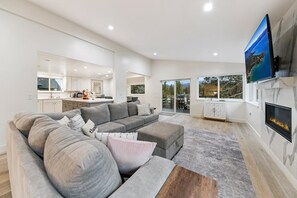 House, 3 Bedrooms | Living area | Fireplace, DVD player