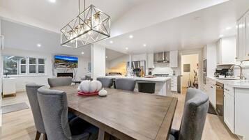 House, 3 Bedrooms | Dining