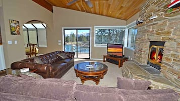 House, 3 Bedrooms | Living area | Fireplace, DVD player